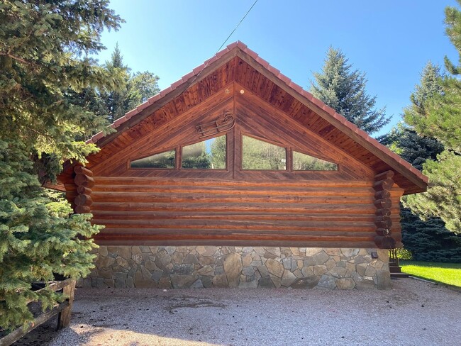 LOG COTTAGE IN THE HILLS | 1 BEDROOM | 1 BATH - LOG COTTAGE IN THE HILLS | 1 BEDROOM | 1 BATH Casa