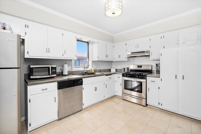 16743 Paxton Ave Unit 3N