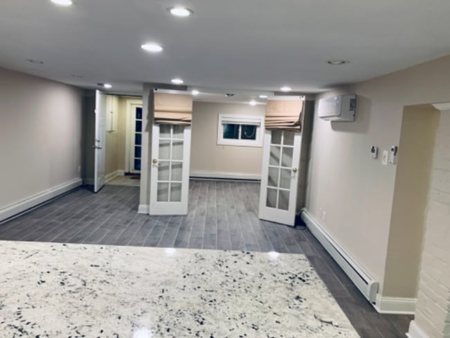 Photo - 2807 Ontario Rd NW