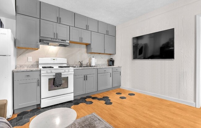 Photo - 139 Center St Unidad Silvery