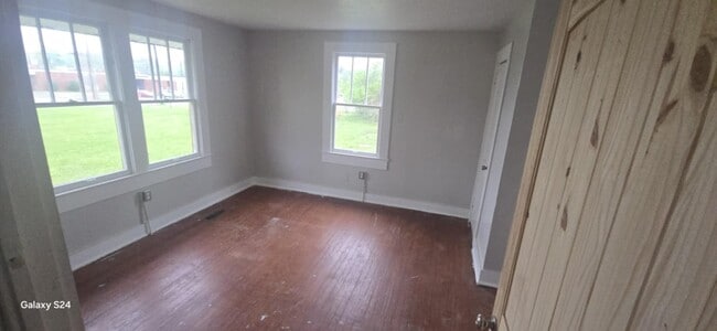 Photo - 2111 Sansom Ave
