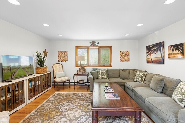 Photo - 624 Noyack Rd