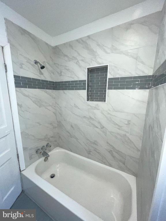 Photo - 325 N Burlington St