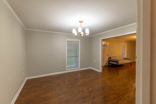 Living Room / Den - 311 Linden Cir