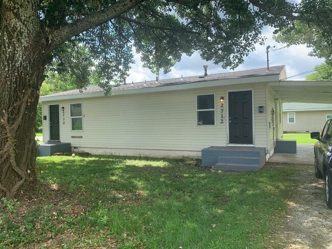 Photo - 2 bedroom 1 bathroom duplex with a Carport