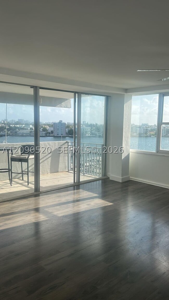 Building Photo - 7545 E Treasure Dr Unit 9G