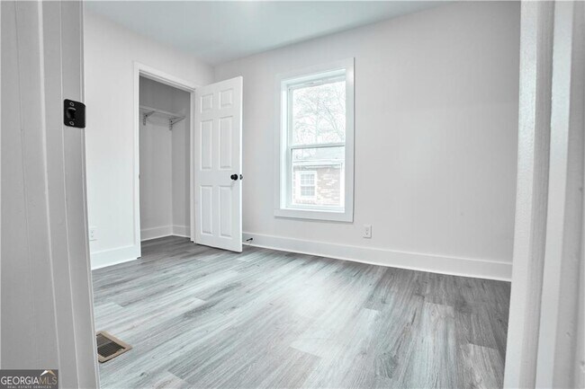 Photo - 184 Scott St NW