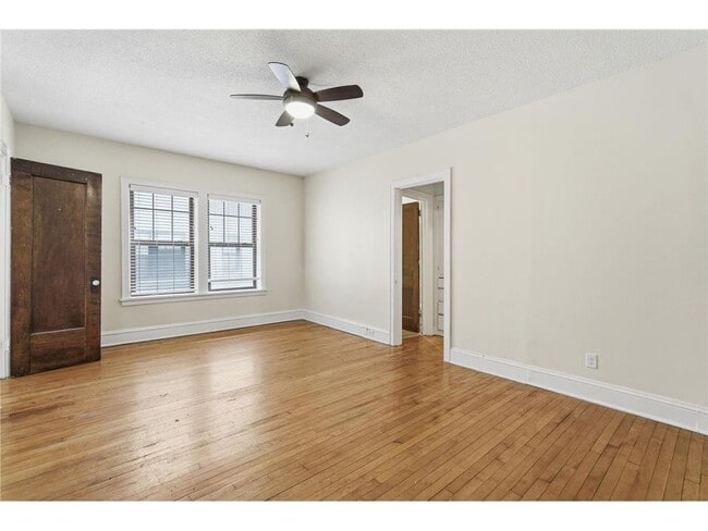 Photo - 220 E 19th St Unidad 307