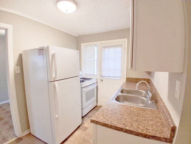 Photo - 2 BED 1 BATH BEAUTIFUL SINGLE FAMILY HOME