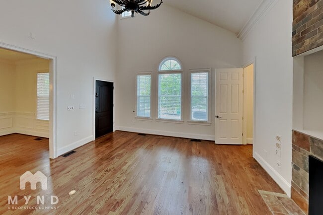 Photo - 1819 Luther St