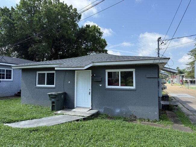 1800 Carson Ave