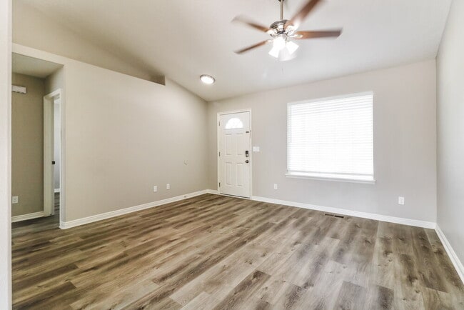 Photo - 2114 Juniper Dr