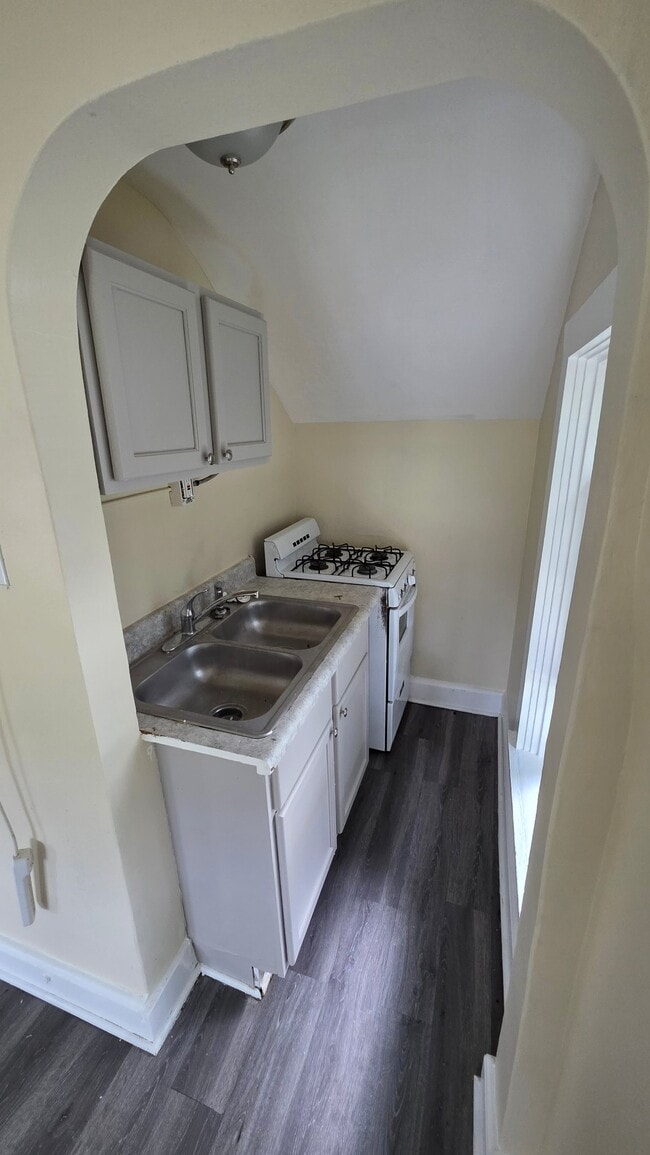 319 Brook St Unit 5