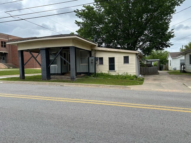 Photo - 700 S College Dr Apartment Unit COLLE700-2-1