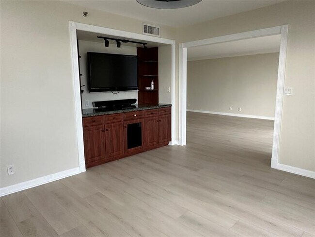 Photo - 3510 Oaks Way Unit 801