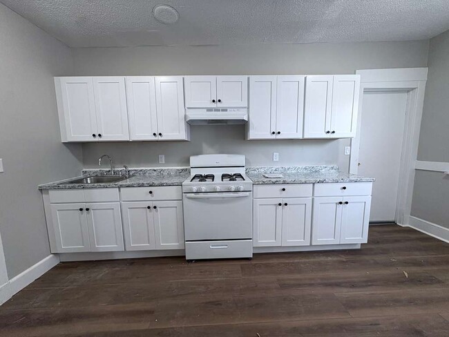 Building Photo - 324 Goffe St Unit 6