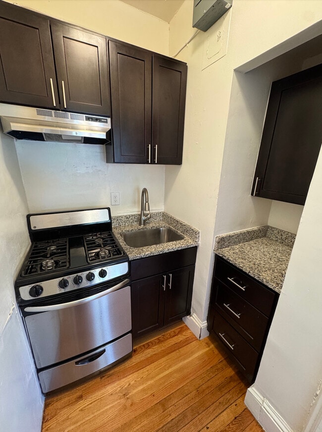 Photo - 107 W Monument St