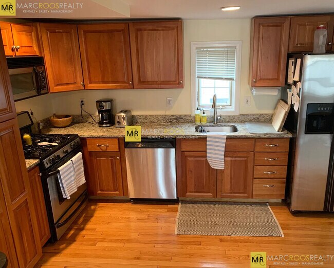 Building Photo - 314 Bunker Hill St Unit 3 Rental
