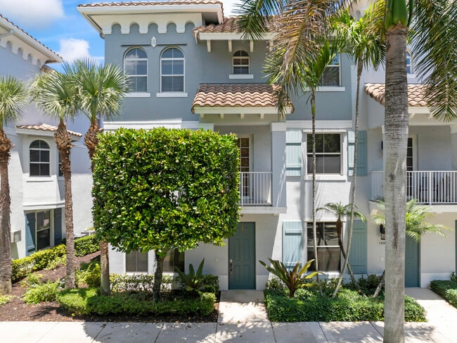 Building Photo - 1365 Vía De Pepi