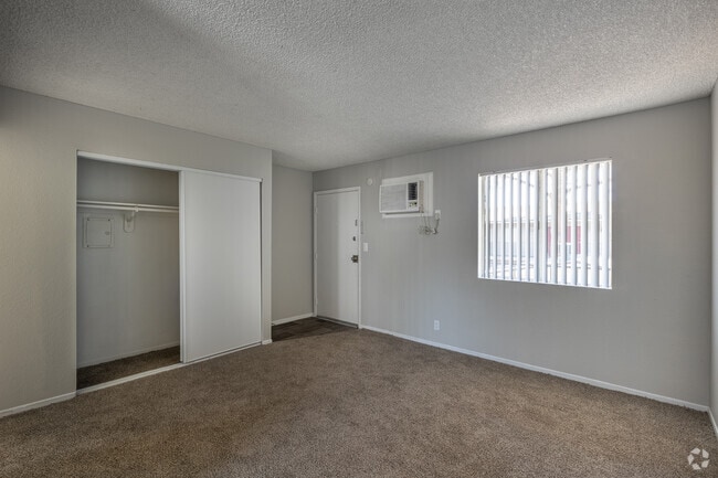 Studio - 400 SF - Living Room