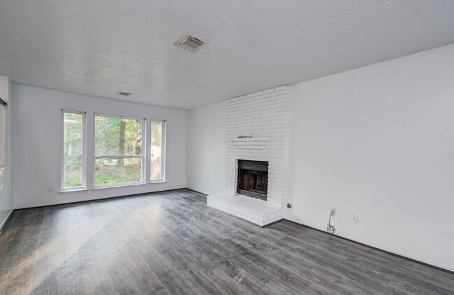 Building Photo - 5006 Village Springs Dr