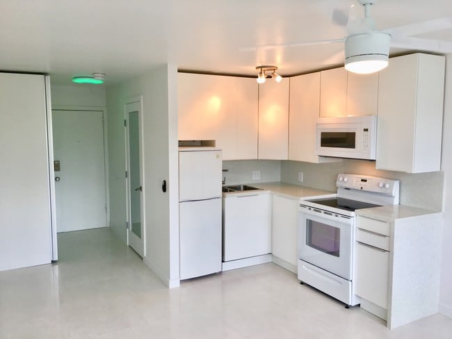 Building Photo - 6484 Indian Creek Dr Unit 205