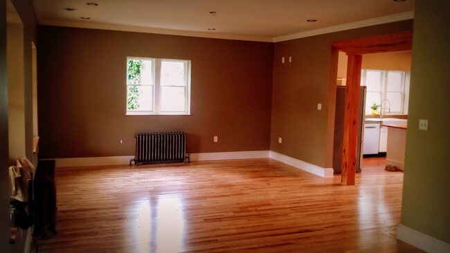 Photo - 203 Robertson Ave