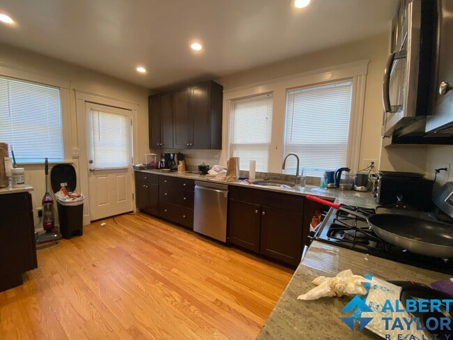 Building Photo - 8 Sawyer Ter Unit 1