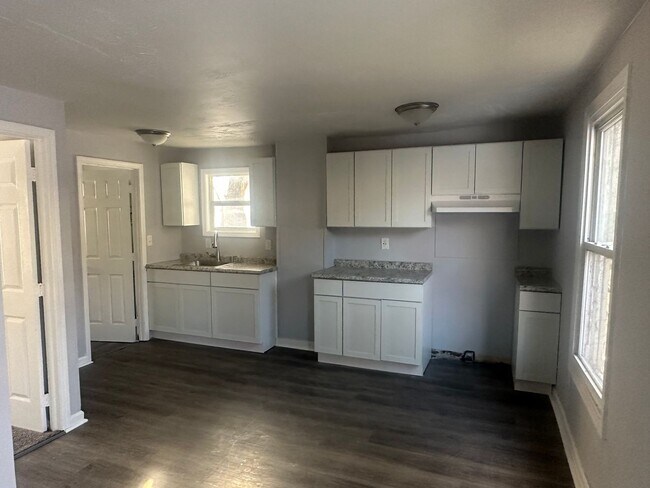 Photo - 2 Bedroom Apartments E. 43/Superior Rd. Unit 5