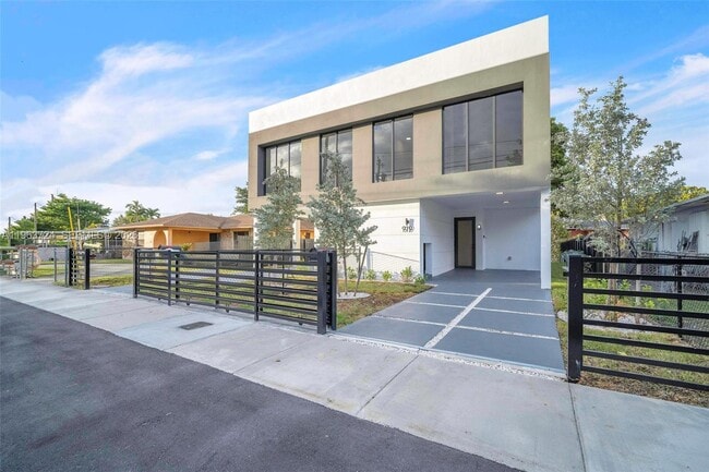 Building Photo - 919 NW 55th St Unit 1