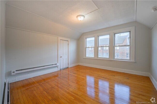 Building Photo - 49 Johnson St Unit 3 Rental