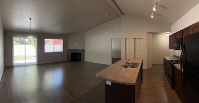 Photo - 1619 Unit 18006