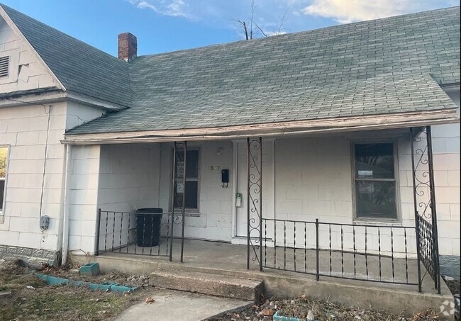 Building Photo - 527 W Pearson St Rental