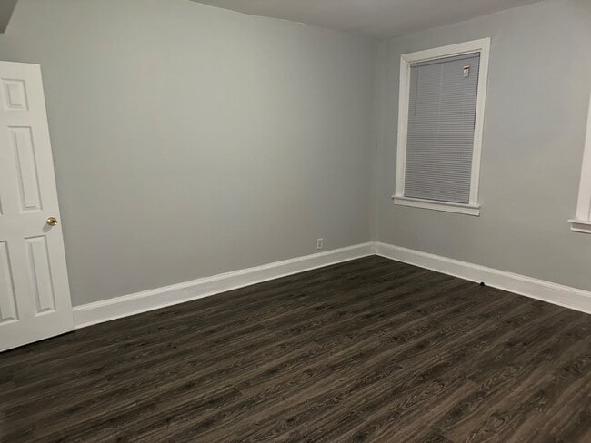 Building Photo - 1616 Isherwood St NE Rental