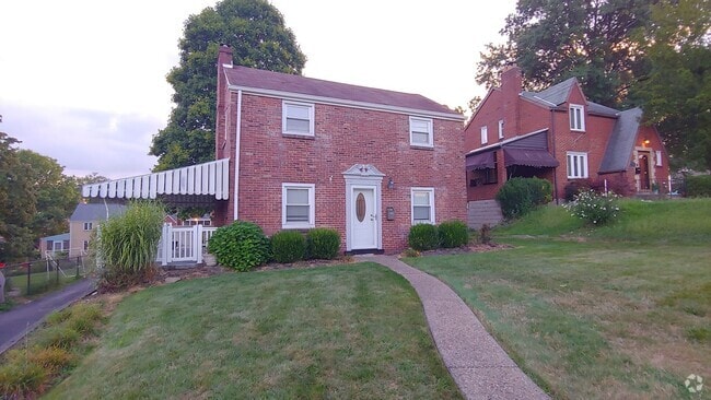 Building Photo - *Updated & Spacious 3BD/2BA Single-Family ... Rental