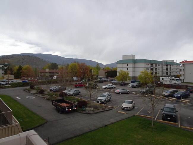 Photo - 130 Skaha Pl