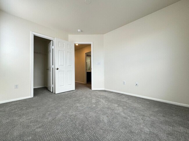 Photo - Beautiful 3 Bedrooms house in South West Area