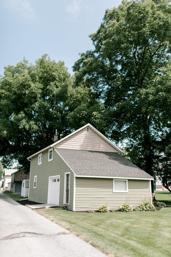 Building Photo - 6022 Carpenter St