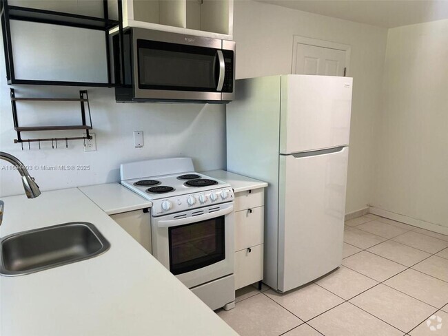 Building Photo - 2 bedroom in Miami Gardens FL 33056 Rental