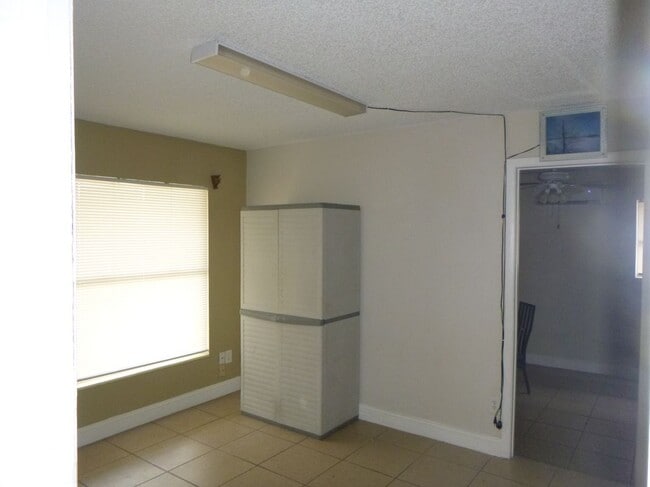 Photo - 572 Santiago Ave