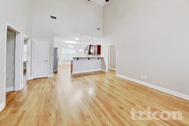 Photo - 8820 Cole St