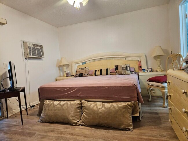 Photo - 118 Tilford F