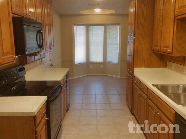 Photo - 525 Arbor Ln