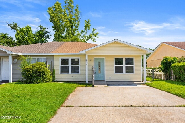 Building Photo - 2716 Oak Hammock Dr