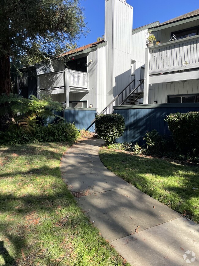 Building Photo - Waters Edge Apartments