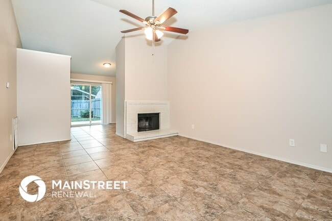 Photo - 912 Carom Way