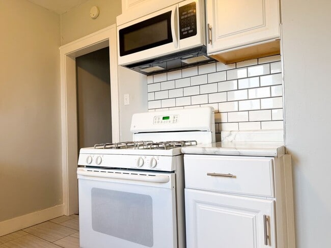Photo - 2710 Clements St