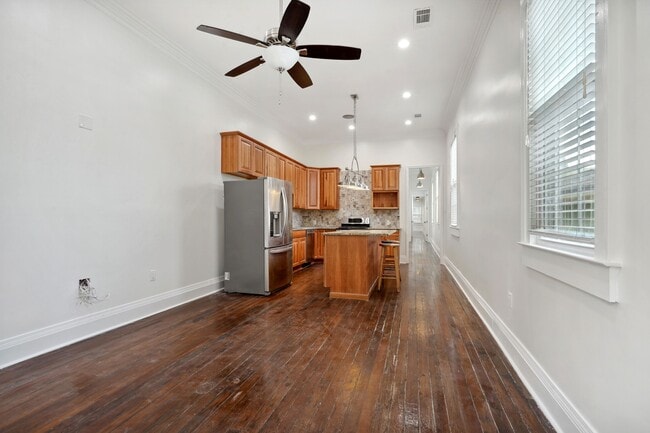 Photo - 2922 Banks St