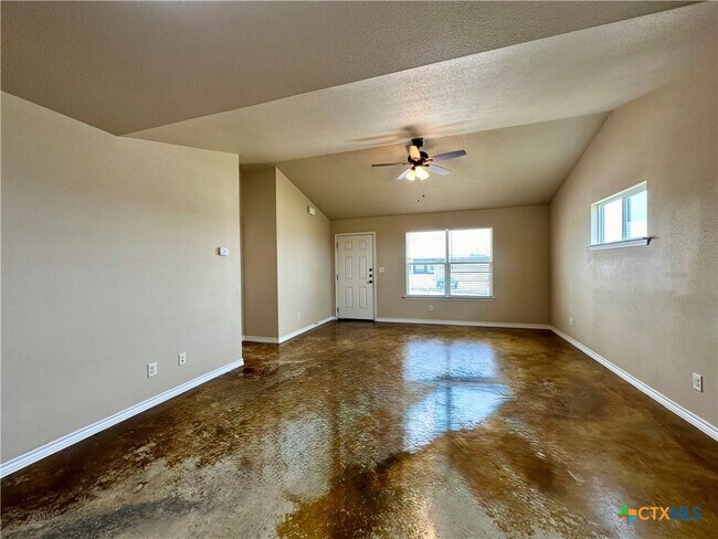 Photo - 5353 Airport Hwy