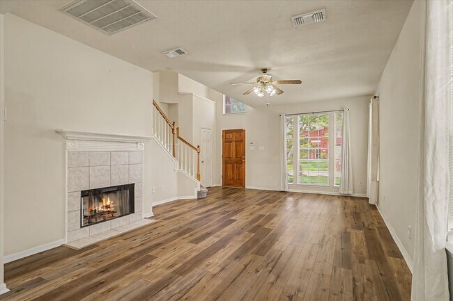 Photo - 10840 Sycamore Dr N